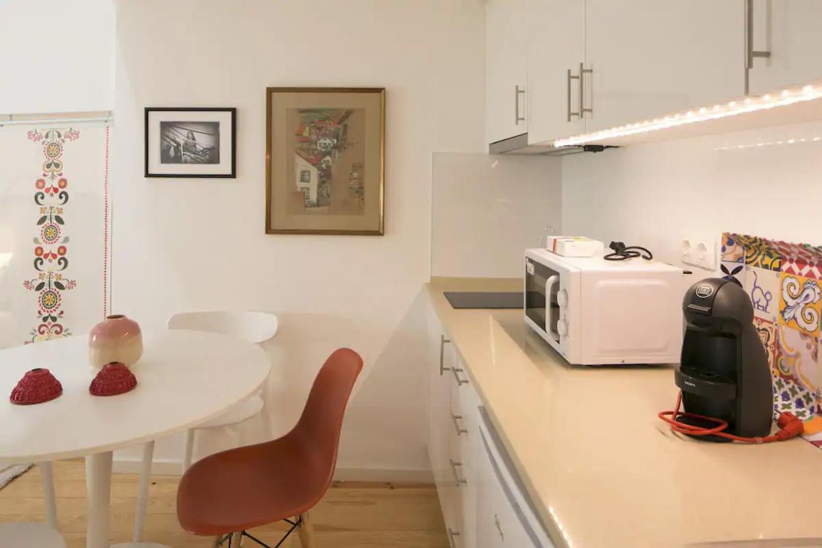 Central Mezzanine Studio Apartment Lisbon Luaran gambar